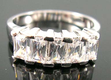Designer fashion cubic zirconia jewelry wholesale for engagement in fine rhodium ring with five clear diamond cz lie in center