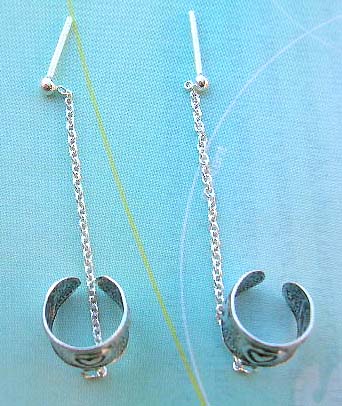 Sterling silver chain earrings wholesale supply earrings with a long chain holdind C shape clip graved in heart pattern  