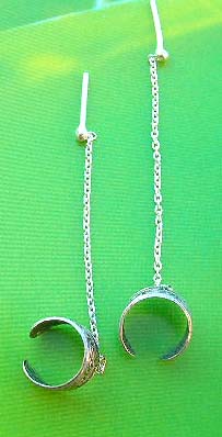 Accessory fashion long chain sterling silver earring holding C shape clip, carved in hearts pattern  