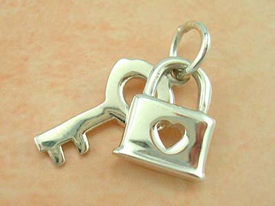 Charm & pendant fashion costume jewelry wholesaler in sterling silver lock and key design     