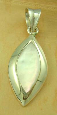 Pearl top directory pendant jewelry wholesale stering silver pendant with white mother of pearl in olive shape design    