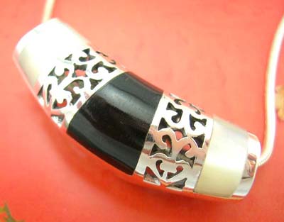 Wholesale mother of pearl jewelry pendant supply sterling silver filigree pendant with black mother-of-pearl in middle  