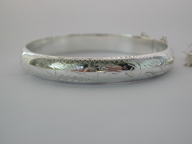 Jewelry gift shop online wholesale sterling silver bangle with carved-in flower and birds design 