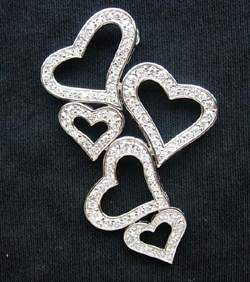 Jewelry catcher wholesale brooch jewelry -- Fashion brooch motif hearts with multi mini cz                     