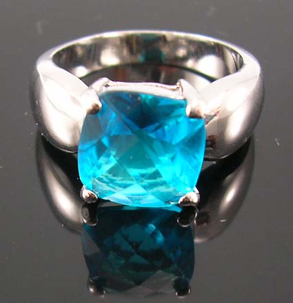 Wholesale distinctive diamond cubic zirconia jewelry designer ring with aqua diamond cz middle setting