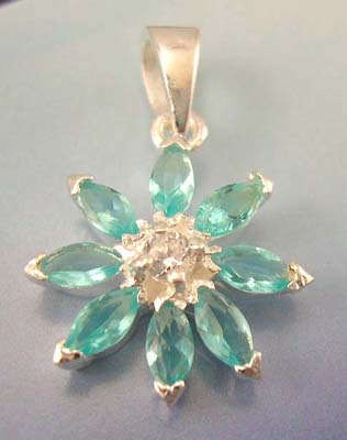 Fashion Cz jewelry gift pendant for her in sterling silver flower pendant with green cubic zirconia  