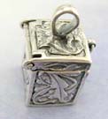 Mordern gift idea silver jewelry pendant online - sterling silver pendant in openable box design